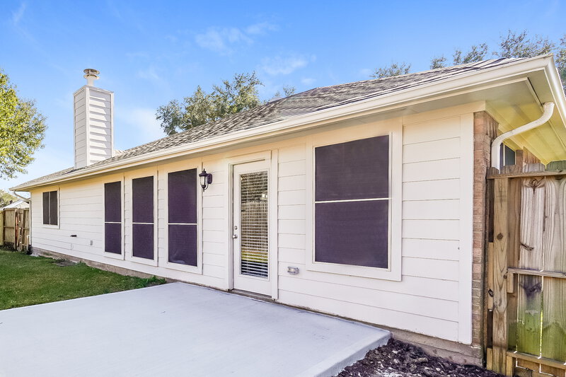 2,040/Mo, 6723 River Rd Richmond, TX 77469 Rear View