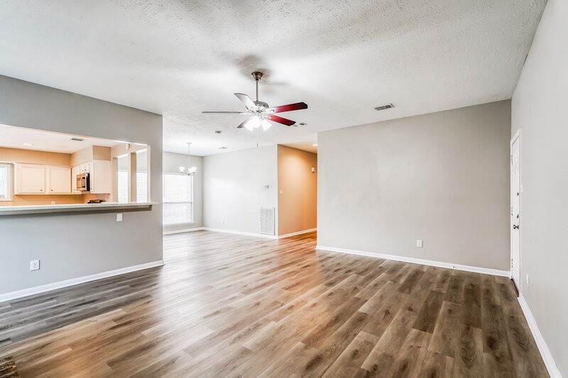 1,985/Mo, 8506 Deer Meadow Dr Houston, TX 77071 Living Room View 2
