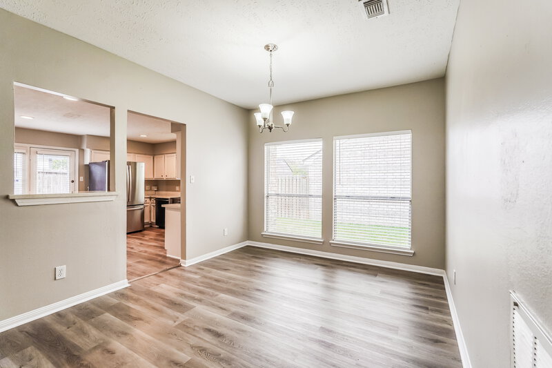 1,985/Mo, 8506 Deer Meadow Dr Houston, TX 77071 Dining Room View