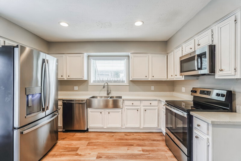 1,985/Mo, 8506 Deer Meadow Dr Houston, TX 77071 Kitchen View