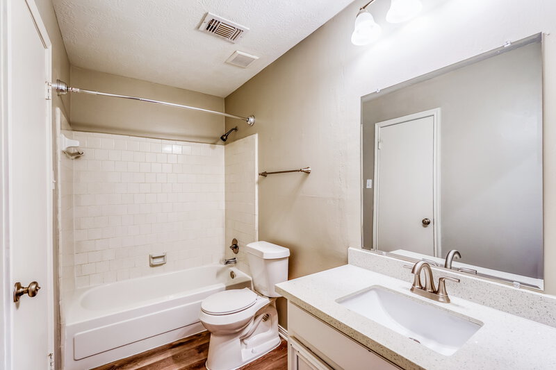 1,985/Mo, 8506 Deer Meadow Dr Houston, TX 77071 Bathroom View