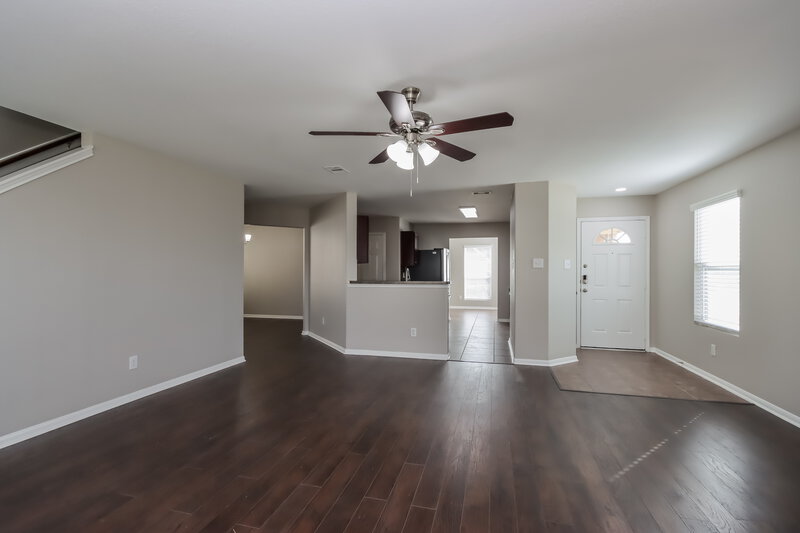 2,220/Mo, 7215 Fox Scene Dr Humble, TX 77338 Living Room View 2