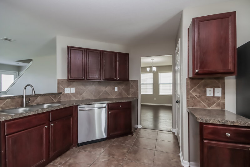2,220/Mo, 7215 Fox Scene Dr Humble, TX 77338 Kitchen View 2
