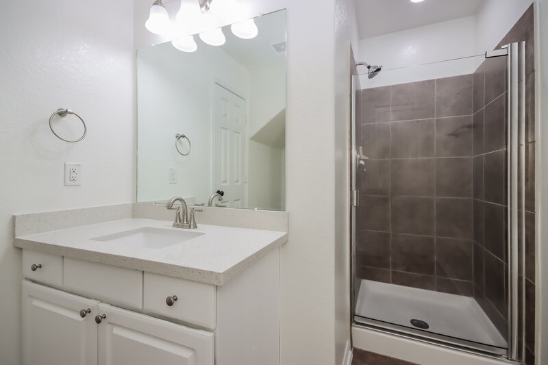 2,220/Mo, 7215 Fox Scene Dr Humble, TX 77338 Bathroom View