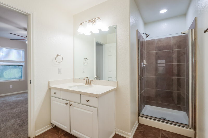 2,080/Mo, 7215 Fox Scene Dr Humble, TX 77338 Bathroom View