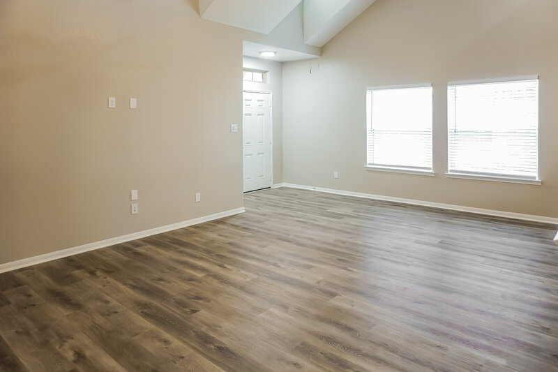 2,095/Mo, 5139 Misty Ln Bacliff, TX 77518 Living Room View 3