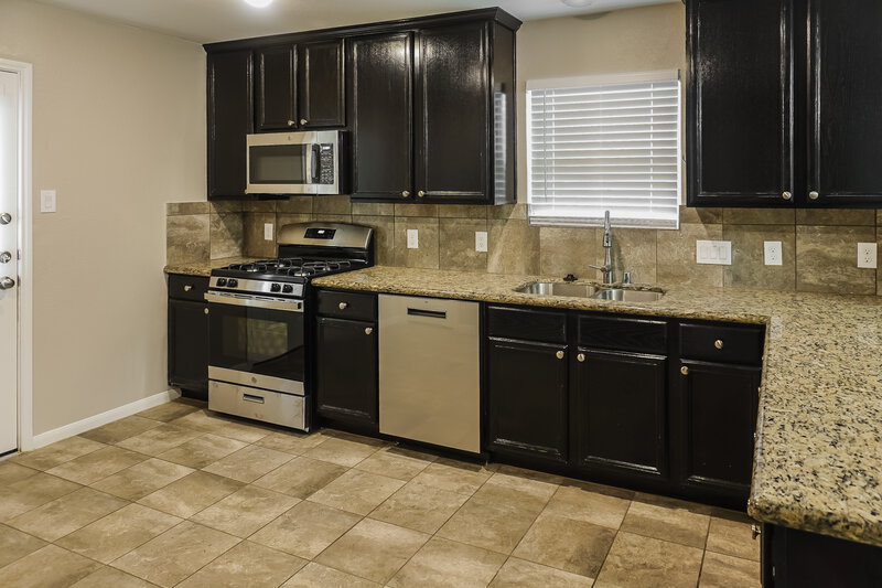 2,095/Mo, 5139 Misty Ln Bacliff, TX 77518 Kitchen View