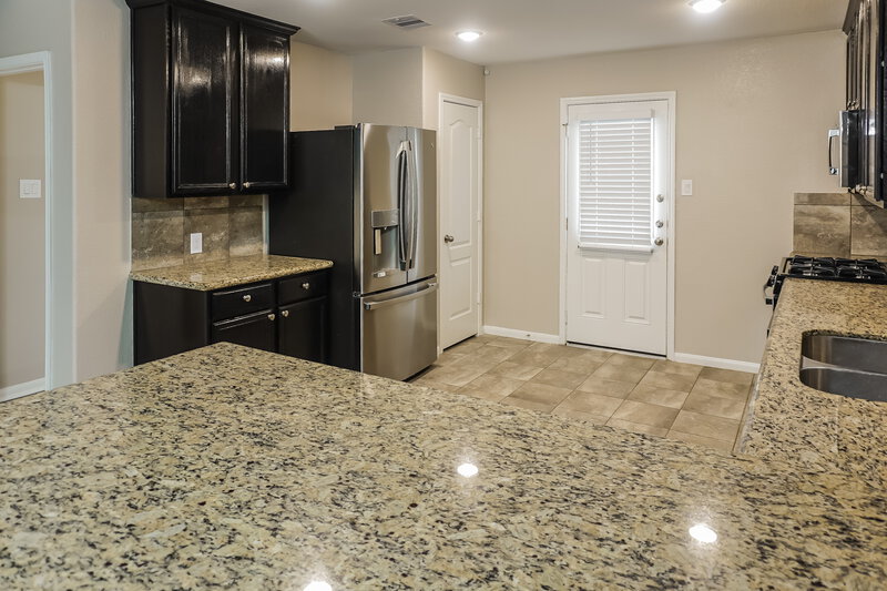 2,095/Mo, 5139 Misty Ln Bacliff, TX 77518 Kitchen View 2