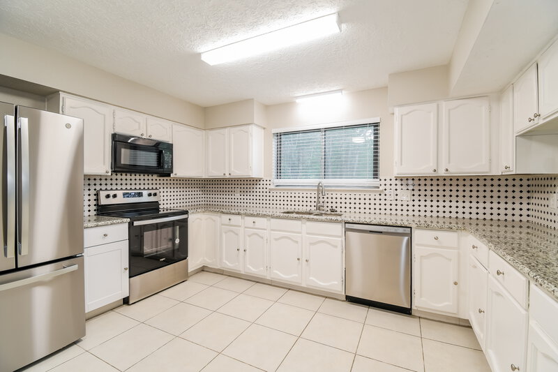 2,185/Mo, 402 Civil Dr League City, TX 77573 Kitchen View