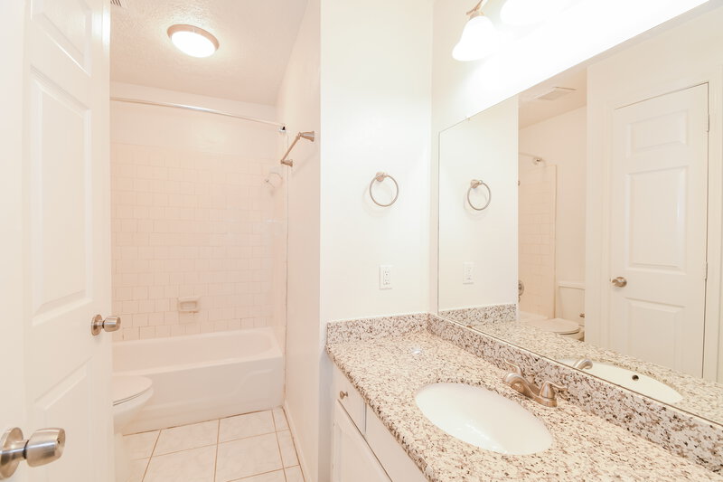 2,185/Mo, 402 Civil Dr League City, TX 77573 Bathroom View 2