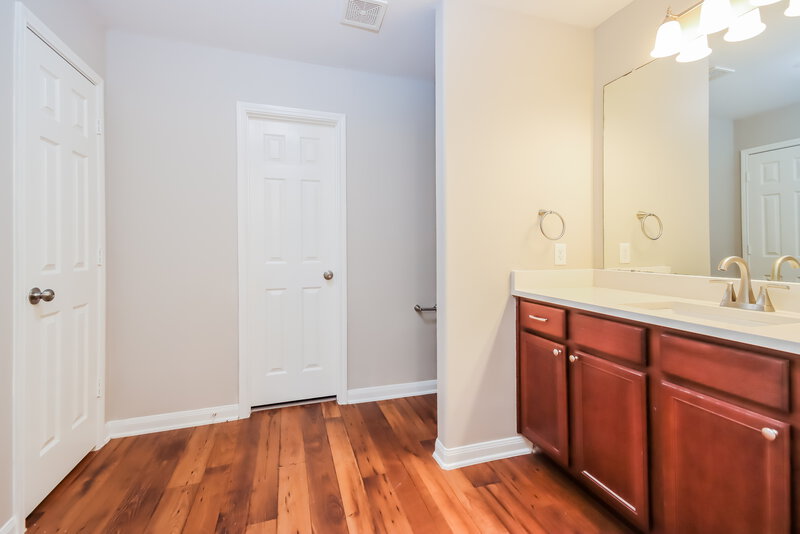 1,880/Mo, 313 Crooked Pine Ct Conroe, TX 77304 Main Bathroom View