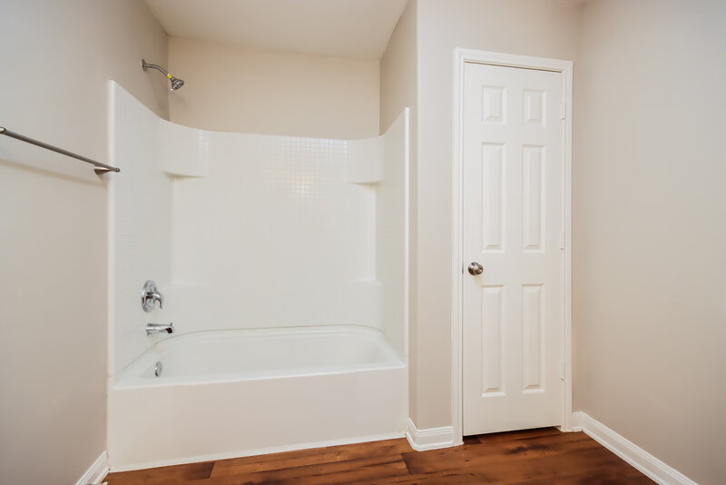 1,880/Mo, 313 Crooked Pine Ct Conroe, TX 77304 Main Bathroom View 2