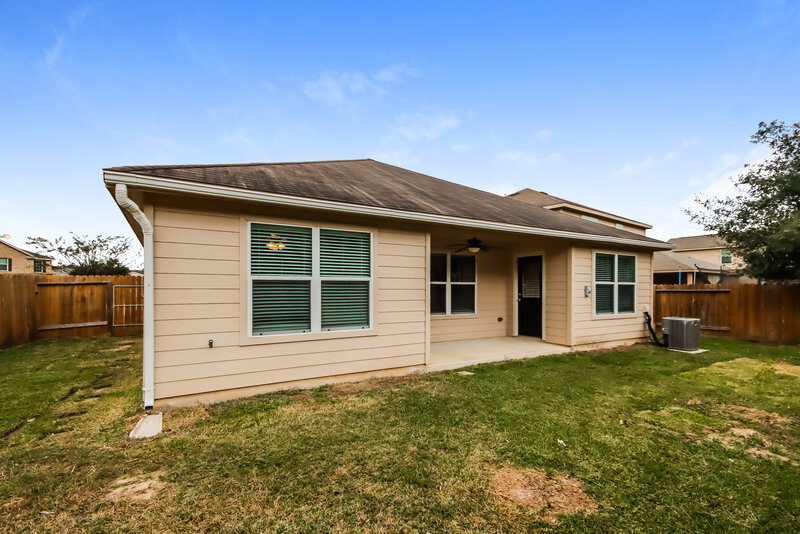 1,880/Mo, 313 Crooked Pine Ct Conroe, TX 77304 Rear View