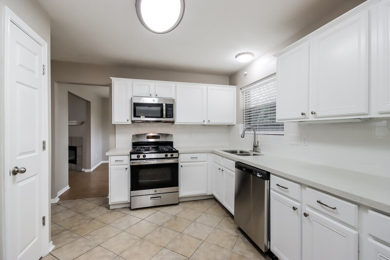1,920/Mo, 2915 Eagle Nest Ln Humble, TX 77396 Kitchen View 2