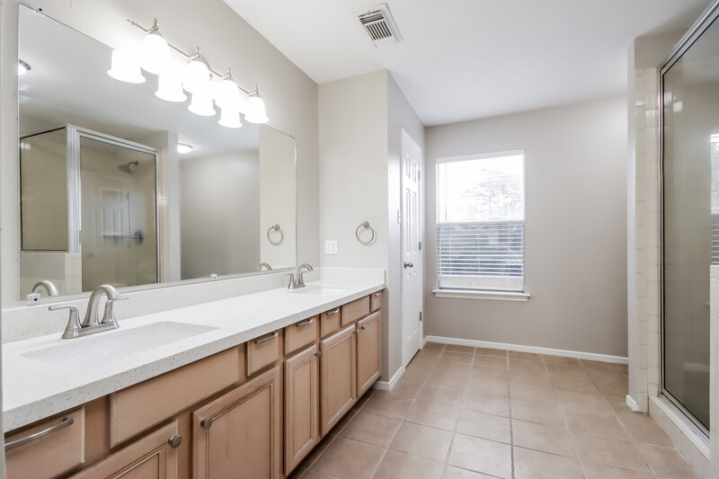 1,920/Mo, 2915 Eagle Nest Ln Humble, TX 77396 Main Bathroom View