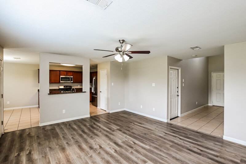 2,010/Mo, 9823 Garnet Springs Dr Rosharon, TX 77583 Living Room View