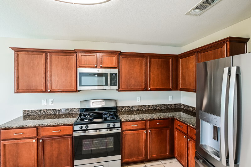 2,010/Mo, 9823 Garnet Springs Dr Rosharon, TX 77583 Kitchen View 2