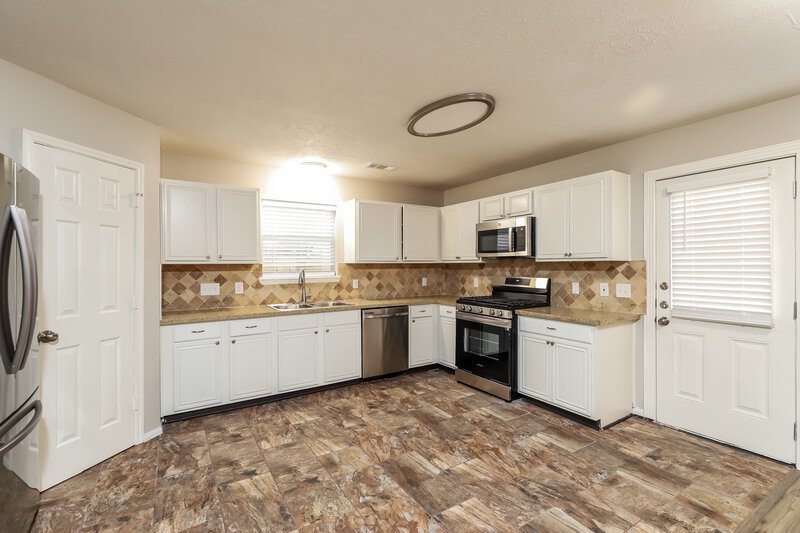 2,340/Mo, 4014 Eagle Bluff Ct Houston, TX 77082 Kitchen View 2