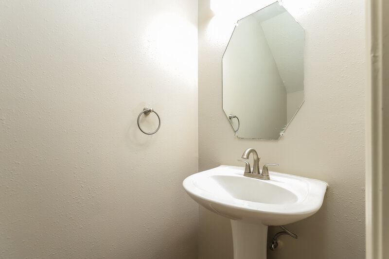 2,340/Mo, 4014 Eagle Bluff Ct Houston, TX 77082 Powder Room View