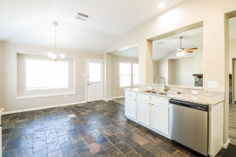 2,510/Mo, 3322 Spindletop Ct Manvel, TX 77578 Kitchen View