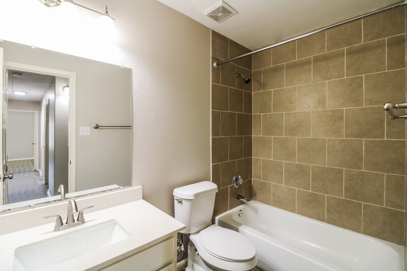 2,510/Mo, 3322 Spindletop Ct Manvel, TX 77578 Bathroom View
