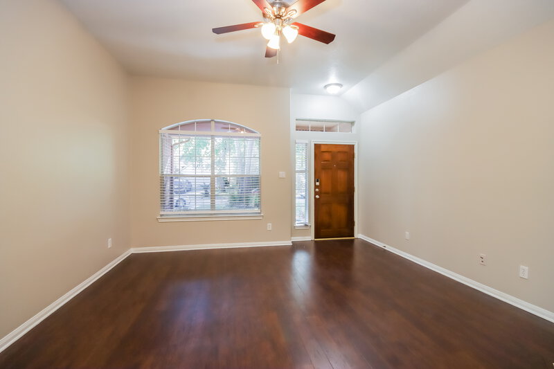 1,780/Mo, 11214 Glenforest Dr Montgomery, TX 77356 Living Room View 2