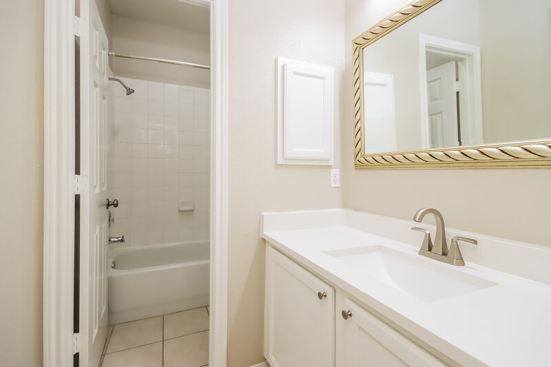 1,780/Mo, 11214 Glenforest Dr Montgomery, TX 77356 Main Bathroom View