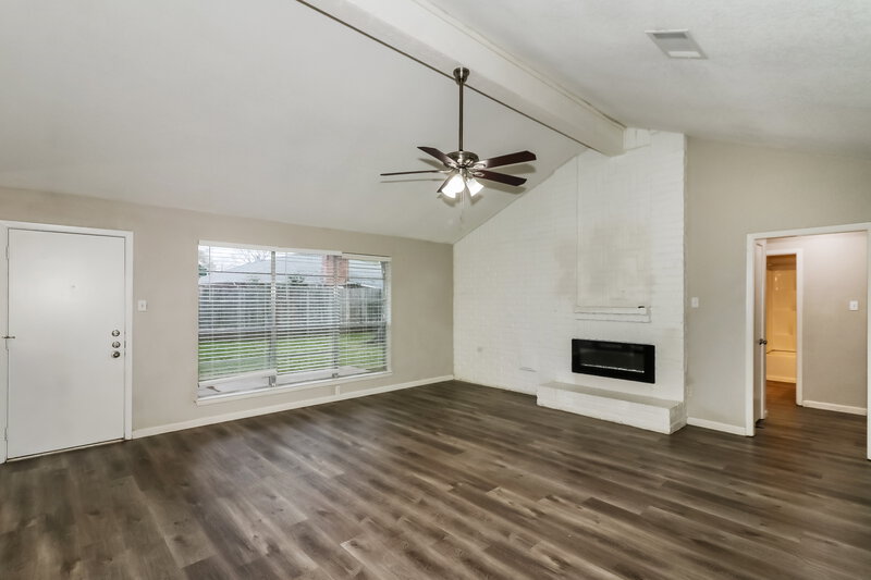 1,825/Mo, 16311 Alametos Dr Houston, TX 77083 Living Room View