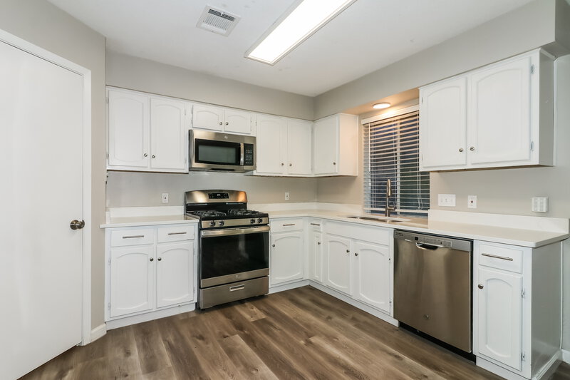 1,825/Mo, 16311 Alametos Dr Houston, TX 77083 Kitchen View 2