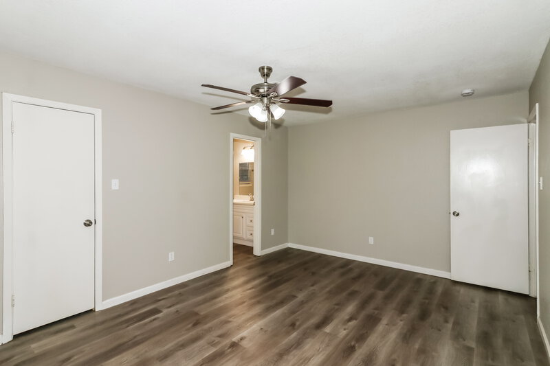 1,825/Mo, 16311 Alametos Dr Houston, TX 77083 Main Bedroom View 2