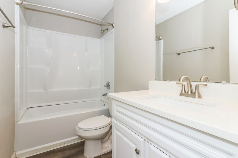 1,825/Mo, 16311 Alametos Dr Houston, TX 77083 Bathroom View 2