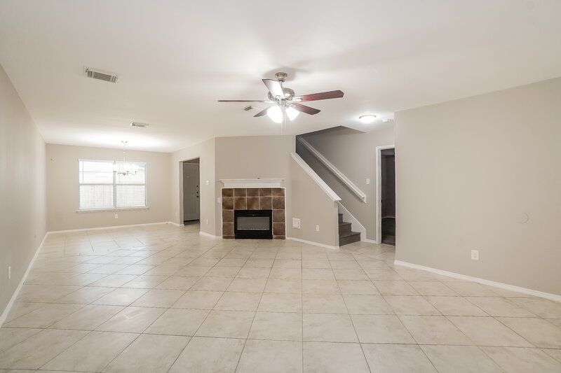 2,090/Mo, 6507 Briargate Trl Missouri City, TX 77489 Living Room View 2