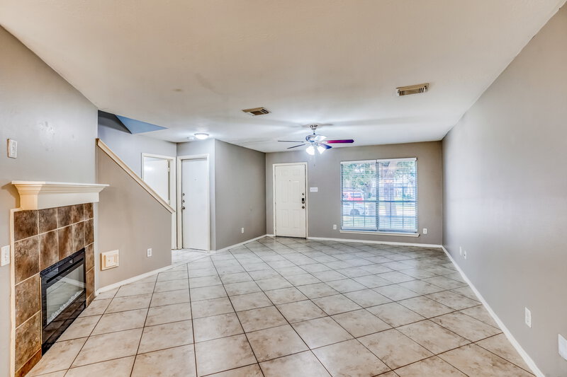 2,045/Mo, 6507 Briargate Trl Missouri City, TX 77489 Living Room View 2