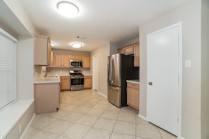 2,090/Mo, 6507 Briargate Trl Missouri City, TX 77489 Kitchen View 2