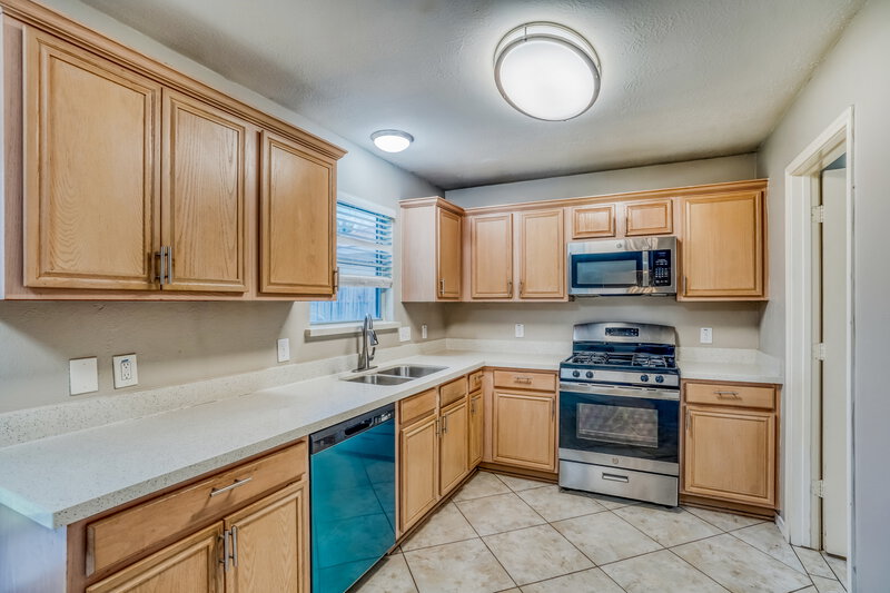 2,045/Mo, 6507 Briargate Trl Missouri City, TX 77489 Kitchen View