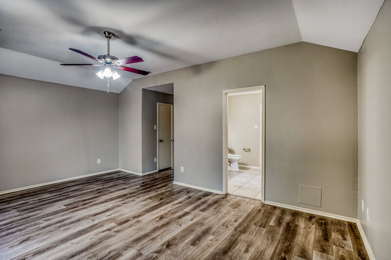 2,045/Mo, 6507 Briargate Trl Missouri City, TX 77489 Main Bedroom View 2