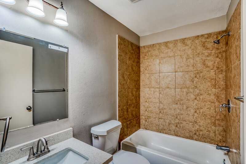 2,045/Mo, 6507 Briargate Trl Missouri City, TX 77489 Bathroom View