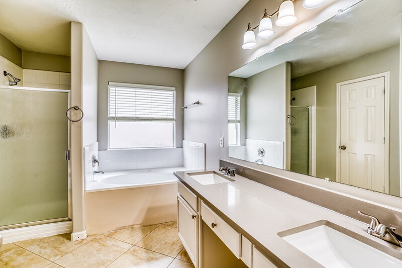 1,820/Mo, 6614 High Stone Ln Katy, TX 77449 Main Bathroom View