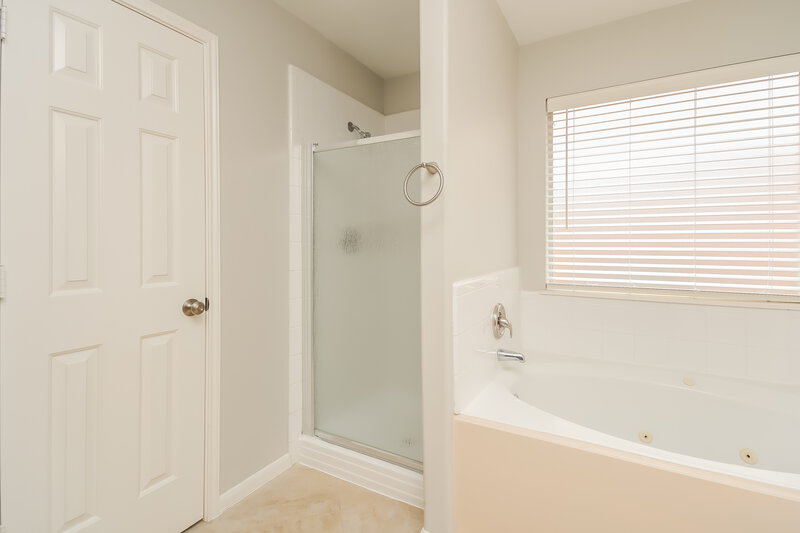 1,805/Mo, 6614 High Stone Ln Katy, TX 77449 Main Bathroom View 2