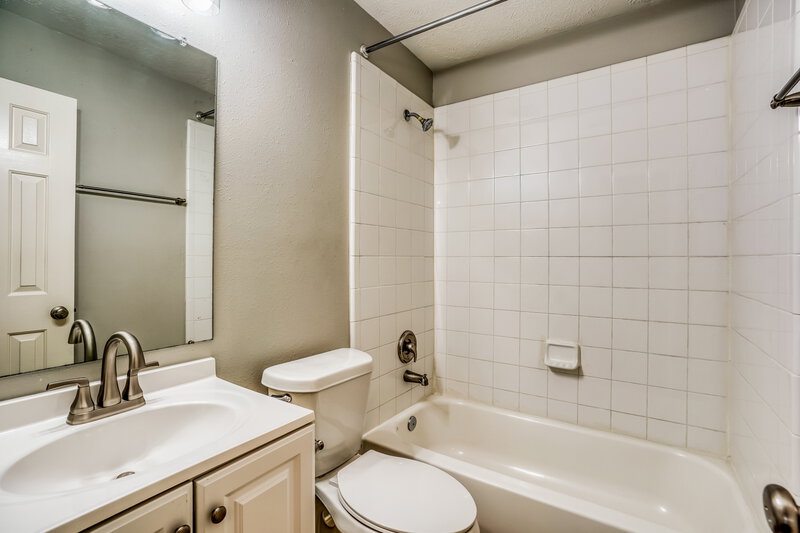 1,820/Mo, 6614 High Stone Ln Katy, TX 77449 Bathroom View