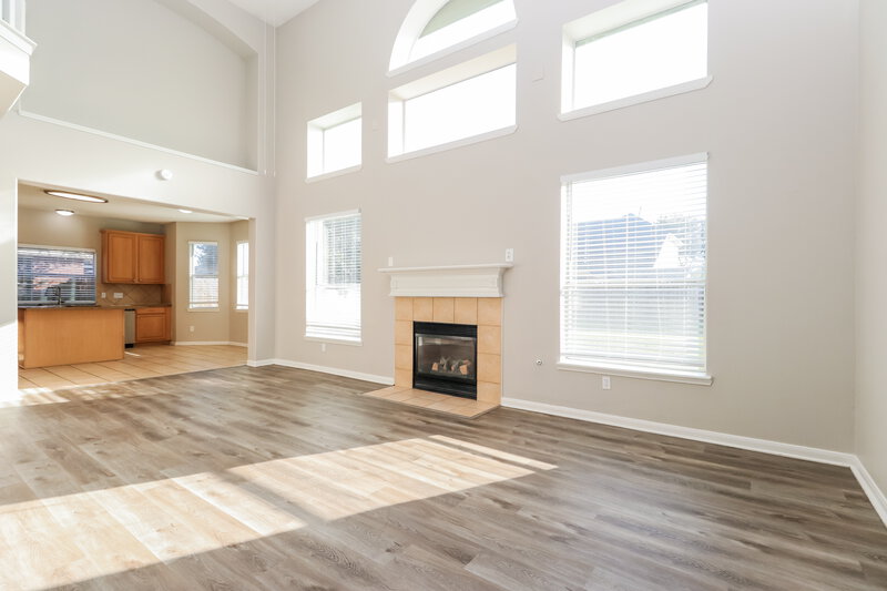 2,450/Mo, 210 Cedar Point Dr League City, TX 77573 Living Room View 2