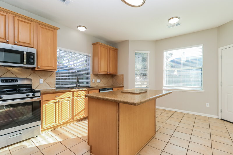 2,450/Mo, 210 Cedar Point Dr League City, TX 77573 Kitchen View