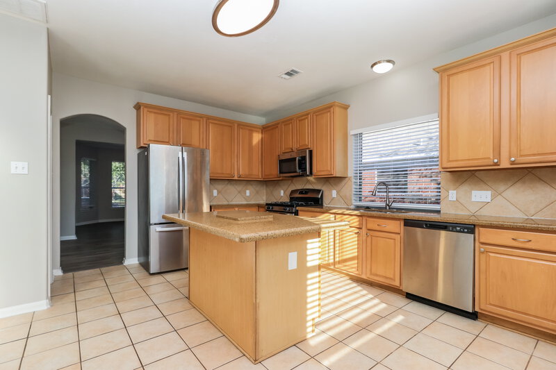 2,450/Mo, 210 Cedar Point Dr League City, TX 77573 Kitchen View 2