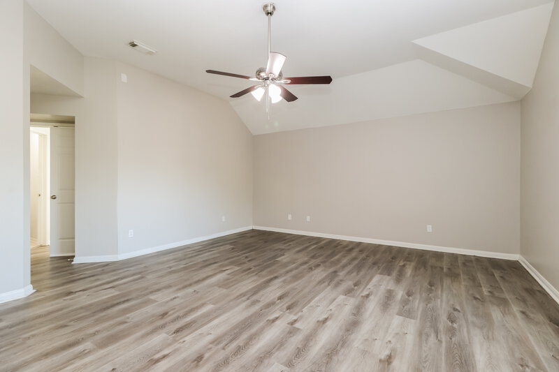 2,450/Mo, 210 Cedar Point Dr League City, TX 77573 Main Bedroom View