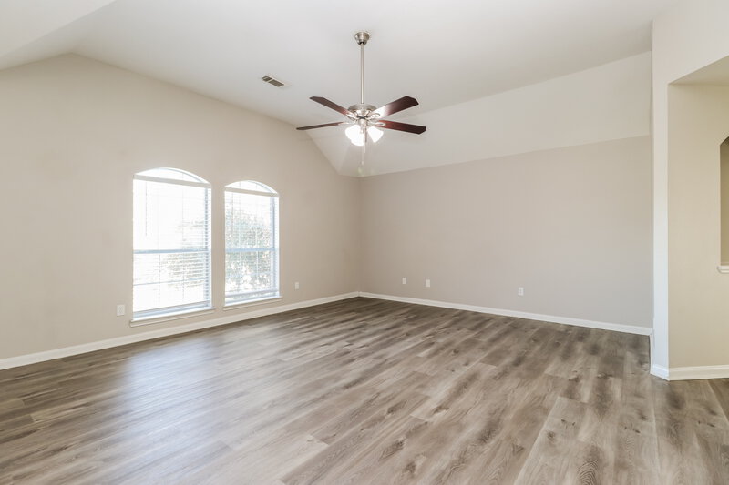 2,450/Mo, 210 Cedar Point Dr League City, TX 77573 Main Bedroom View 2