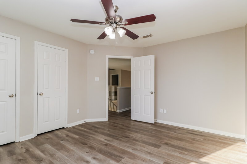 2,450/Mo, 210 Cedar Point Dr League City, TX 77573 Bedroom View 2