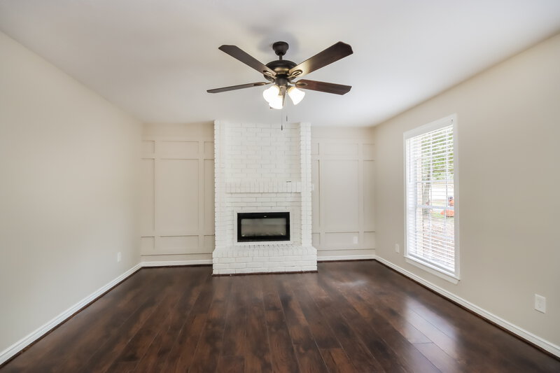 2,130/Mo, 41 N Cypress Pine Dr The Woodlands, TX 77381 Living Room View