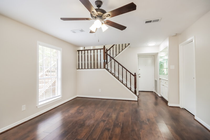 2,130/Mo, 41 N Cypress Pine Dr The Woodlands, TX 77381 Living Room View 2