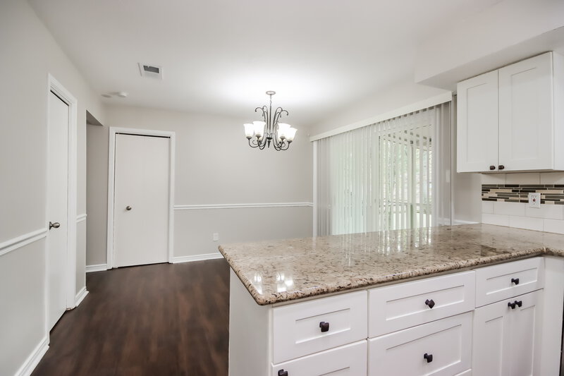2,130/Mo, 41 N Cypress Pine Dr The Woodlands, TX 77381 Kitchen View 3
