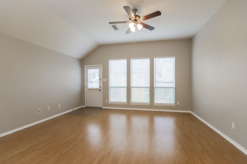 2,050/Mo, 15823 Scenic Water Dr Houston, TX 77044 Living Room View